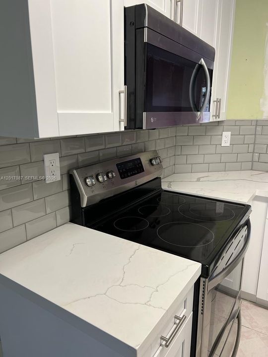 Activo con contrato: $2,900 (3 camas, 2 baños, 1490 Pies cuadrados)