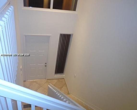 Activo con contrato: $2,700 (3 camas, 3 baños, 1230 Pies cuadrados)