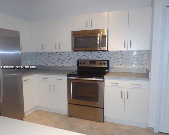 Activo con contrato: $2,700 (3 camas, 3 baños, 1230 Pies cuadrados)