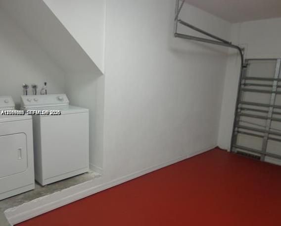 Activo con contrato: $2,700 (3 camas, 3 baños, 1230 Pies cuadrados)