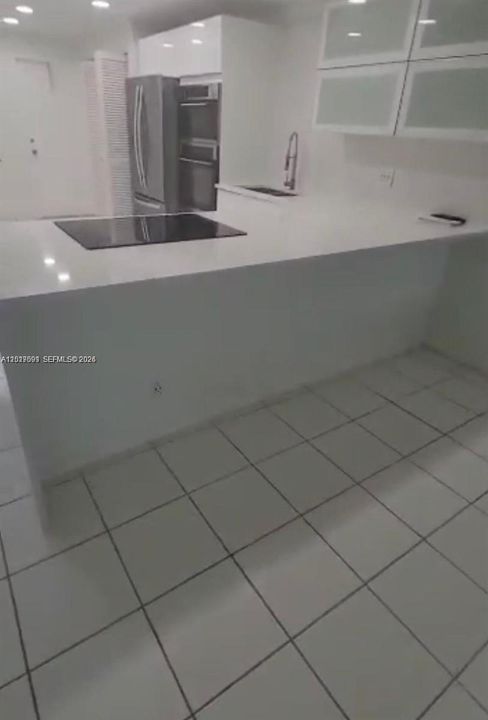 Под контрактом: $2,300 (2 спален, 2 ванн, 1112 Квадратных фут)