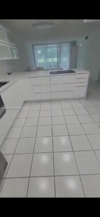Под контрактом: $2,300 (2 спален, 2 ванн, 1112 Квадратных фут)