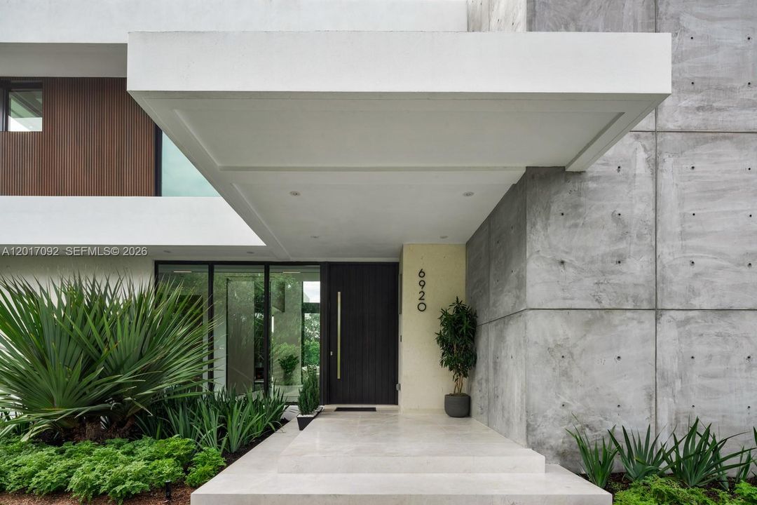 Active With Contract: $6,700,000 (6 beds, 6 baths, 5926 Square Feet)
