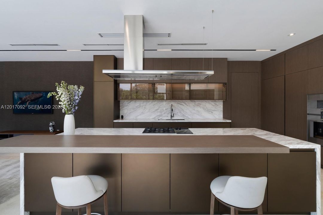 Active With Contract: $6,700,000 (6 beds, 6 baths, 5926 Square Feet)