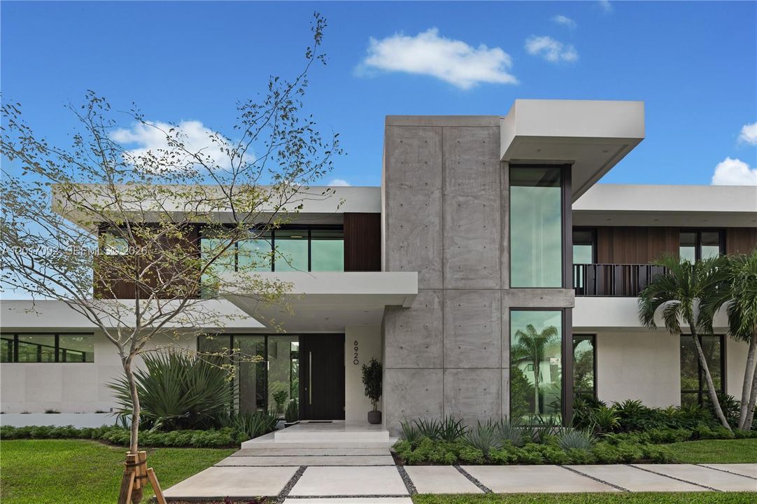 Active With Contract: $6,700,000 (6 beds, 6 baths, 5926 Square Feet)