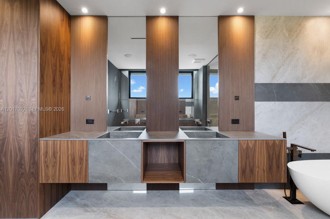 Active With Contract: $6,700,000 (6 beds, 6 baths, 5926 Square Feet)