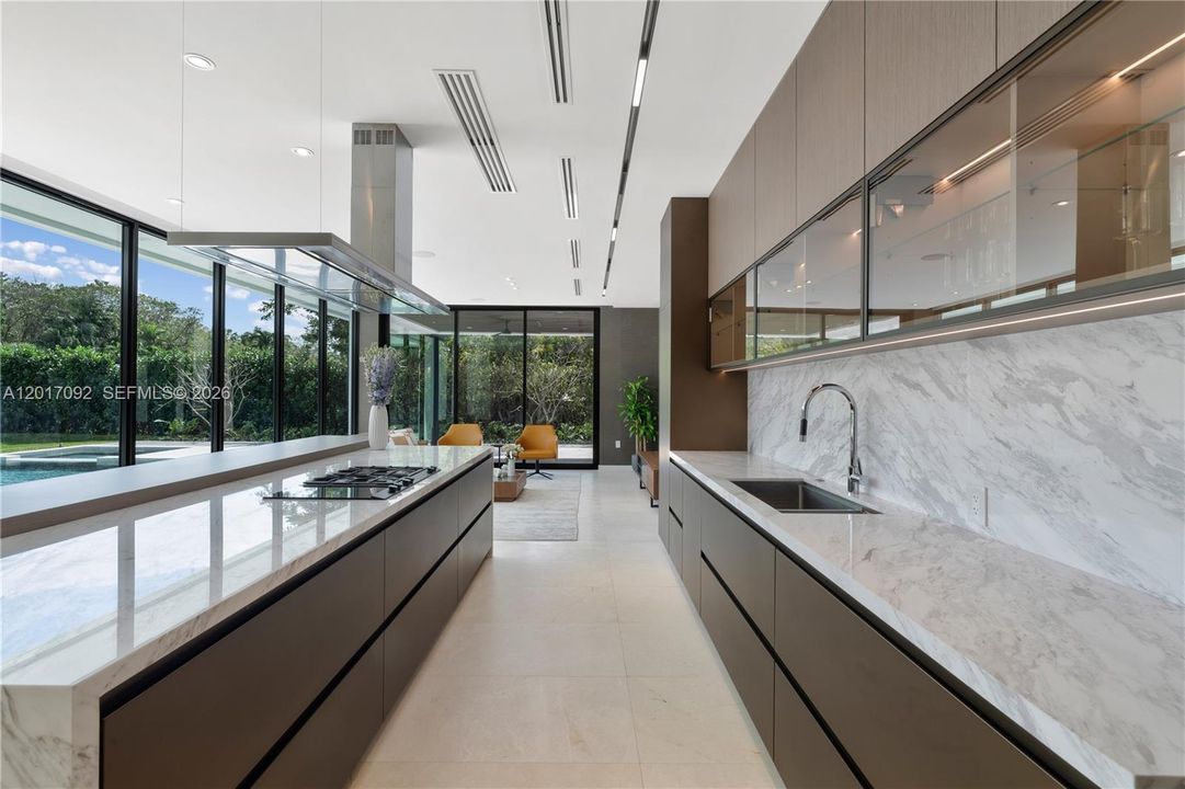 Active With Contract: $6,700,000 (6 beds, 6 baths, 5926 Square Feet)