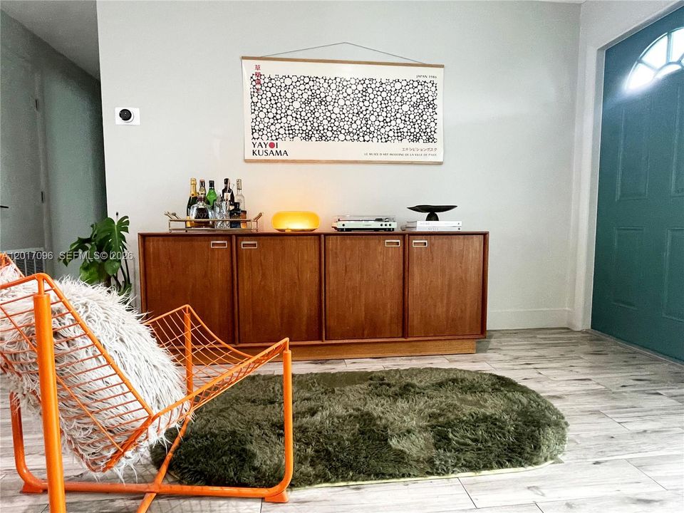Activo con contrato: $742,999 (2 camas, 2 baños, 1323 Pies cuadrados)