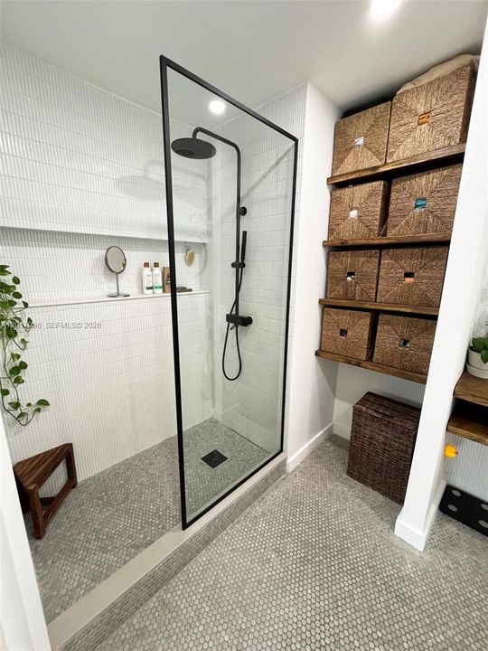 Activo con contrato: $742,999 (2 camas, 2 baños, 1323 Pies cuadrados)
