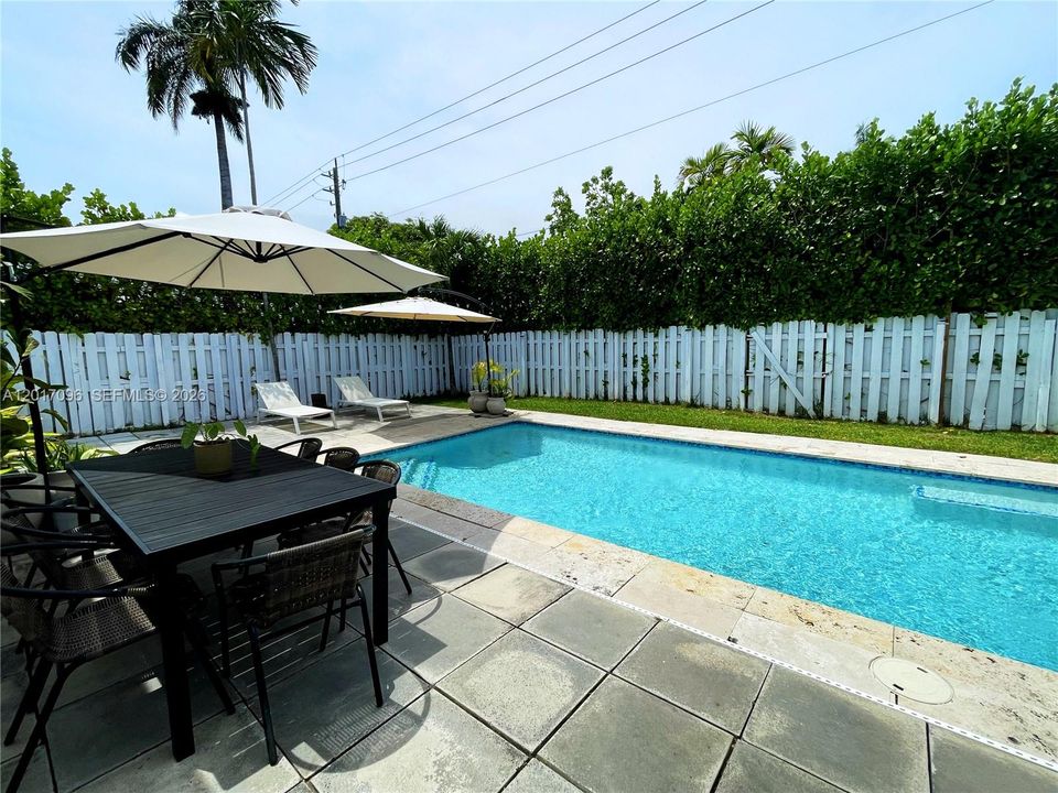 Activo con contrato: $742,999 (2 camas, 2 baños, 1323 Pies cuadrados)
