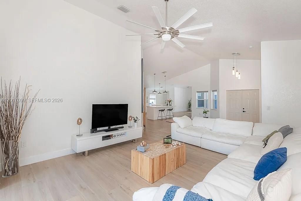 В аренду: $5,600 (4 спален, 3 ванн, 2554 Квадратных фут)