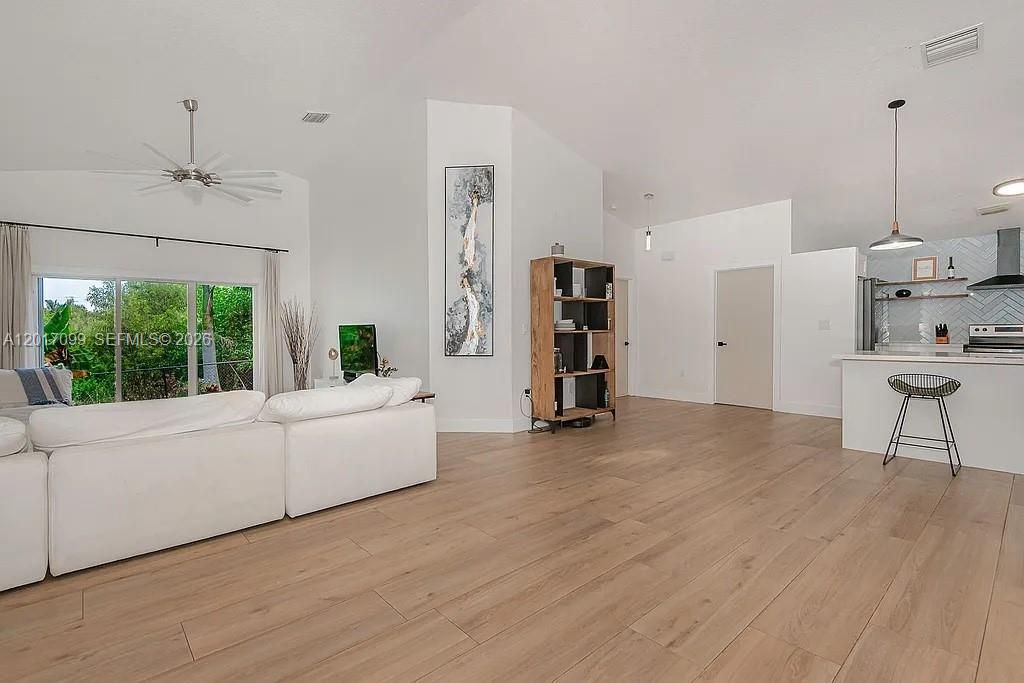 В аренду: $5,600 (4 спален, 3 ванн, 2554 Квадратных фут)