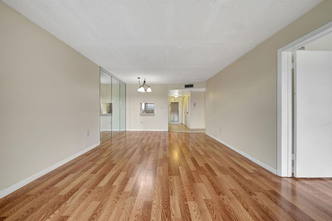 5 Living Room (2)