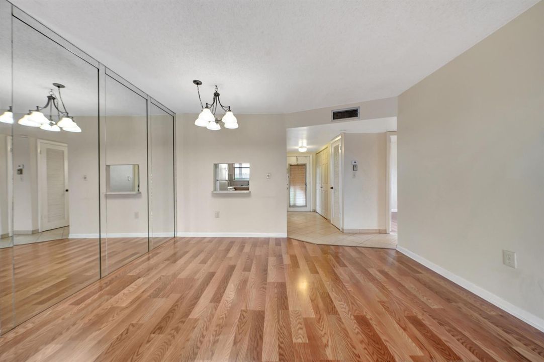 6 Dining Area