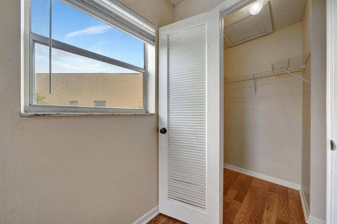 4 Guest Bedroom (5)