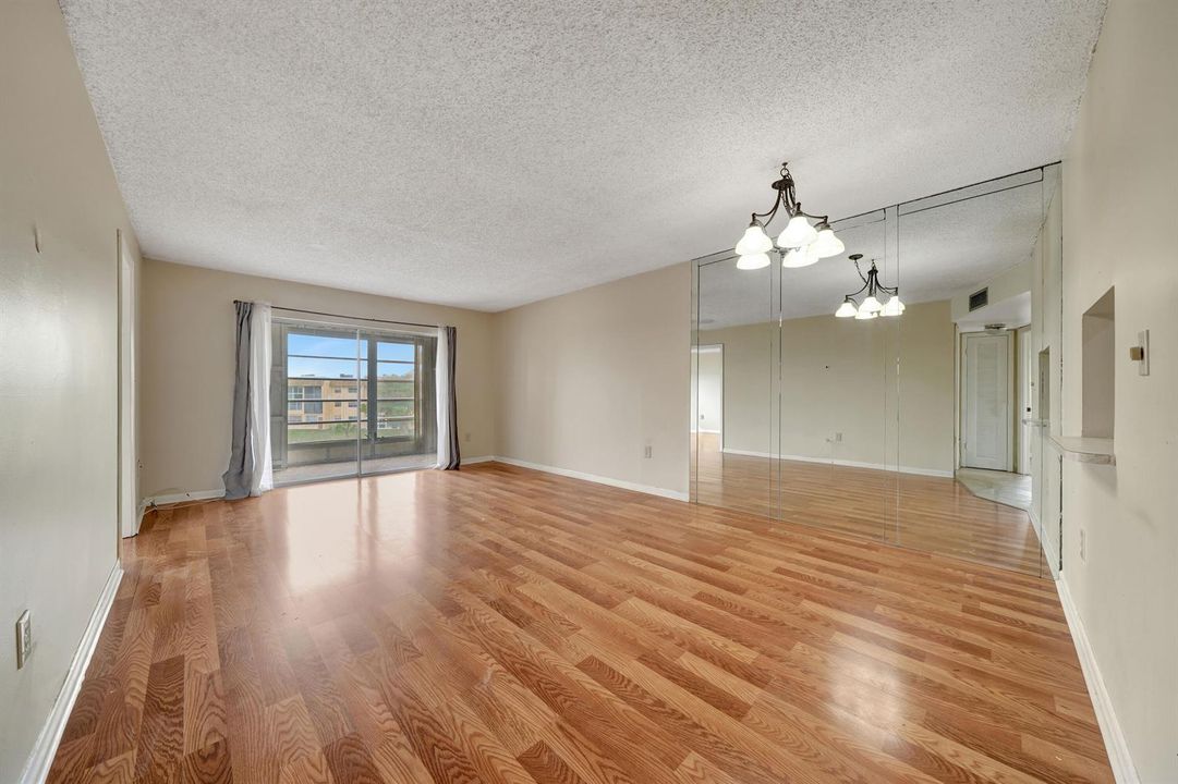 5 Living Room (1)