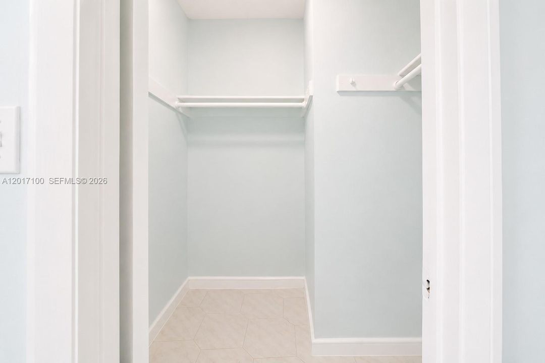 Recently Sold: $625,000 (3 beds, 2 baths, 2124 Square Feet)