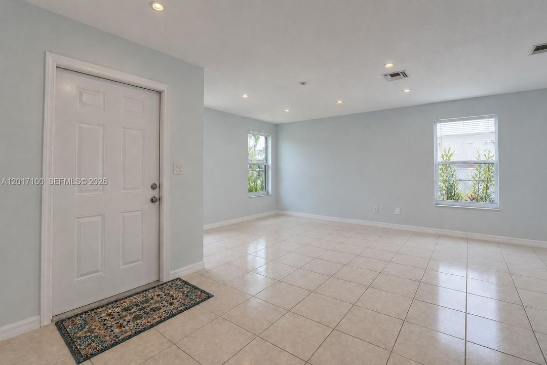 Recently Sold: $625,000 (3 beds, 2 baths, 2124 Square Feet)