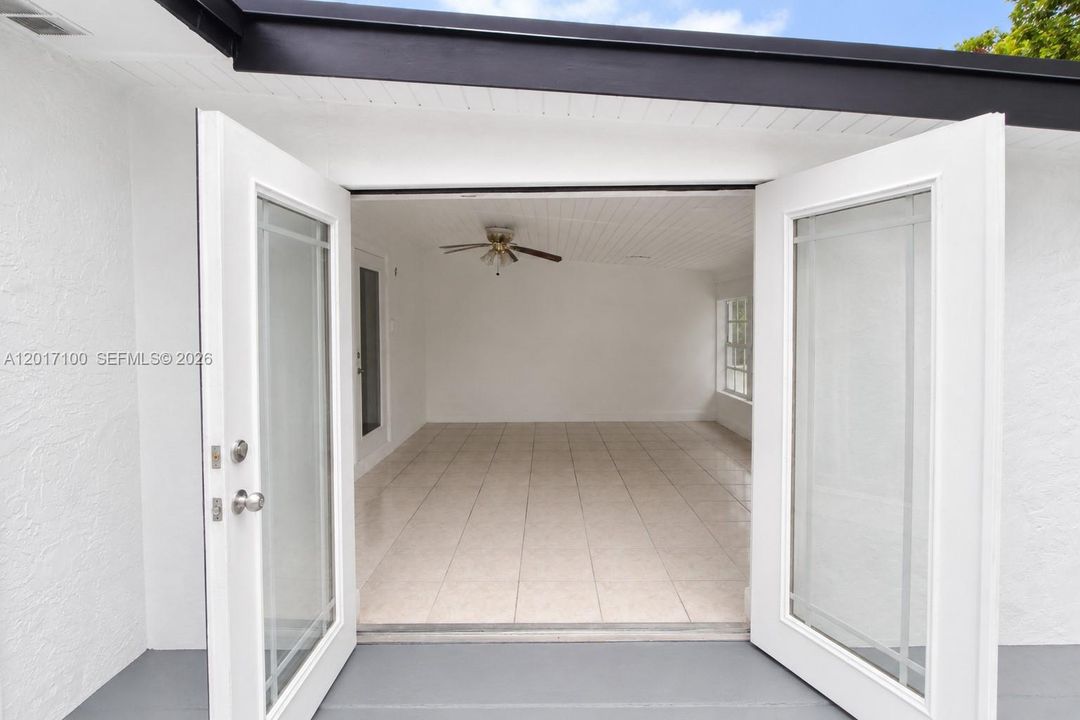 Recently Sold: $625,000 (3 beds, 2 baths, 2124 Square Feet)