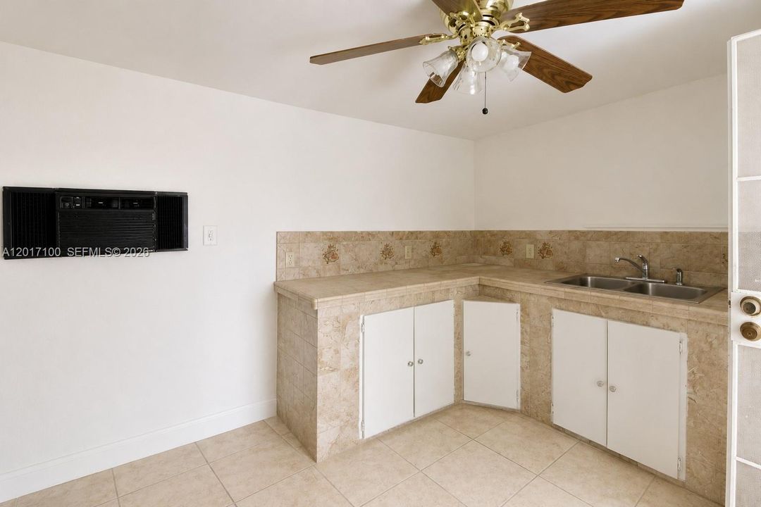 Recently Sold: $625,000 (3 beds, 2 baths, 2124 Square Feet)
