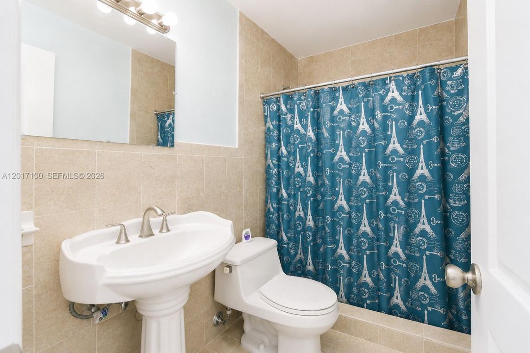 Recently Sold: $625,000 (3 beds, 2 baths, 2124 Square Feet)