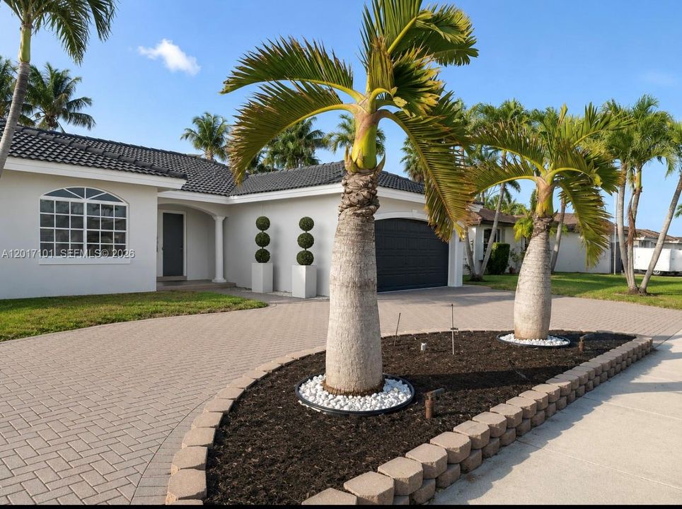 For Rent: $3,850 (3 beds, 2 baths, 1786 Square Feet)