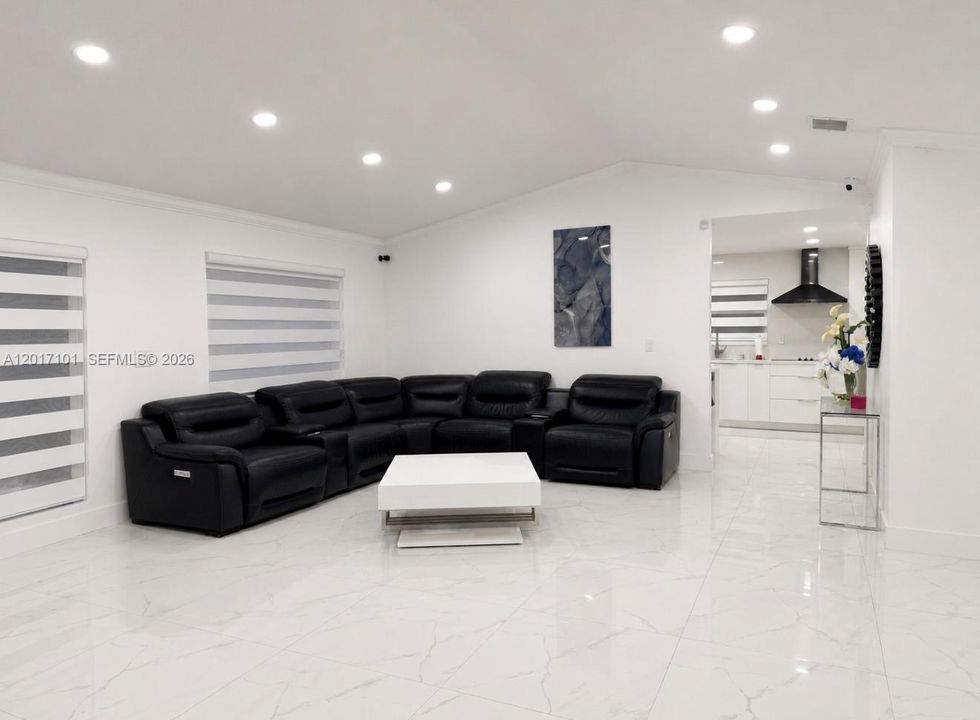 For Rent: $3,850 (3 beds, 2 baths, 1786 Square Feet)