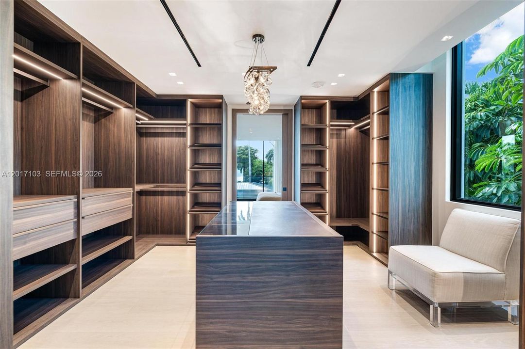 For Sale: $19,750,000 (6 beds, 6 baths, 5768 Square Feet)