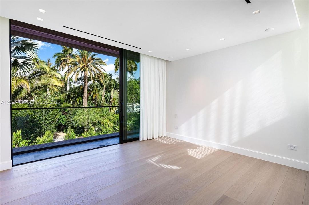 For Sale: $19,750,000 (6 beds, 6 baths, 5768 Square Feet)