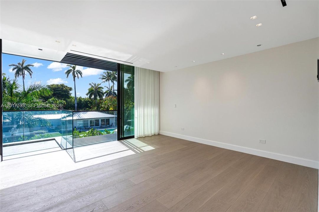 For Sale: $19,750,000 (6 beds, 6 baths, 5768 Square Feet)