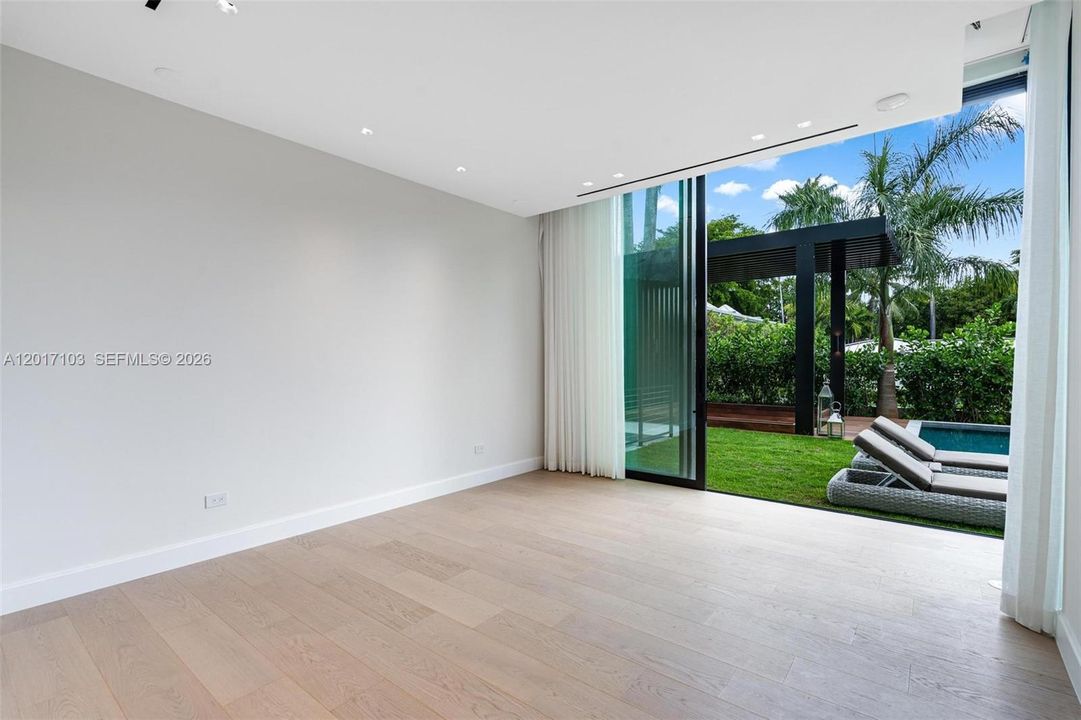 For Sale: $19,750,000 (6 beds, 6 baths, 5768 Square Feet)