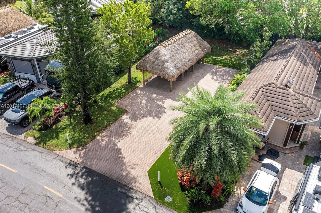 На продажу: $349,000 (0.12 acres)