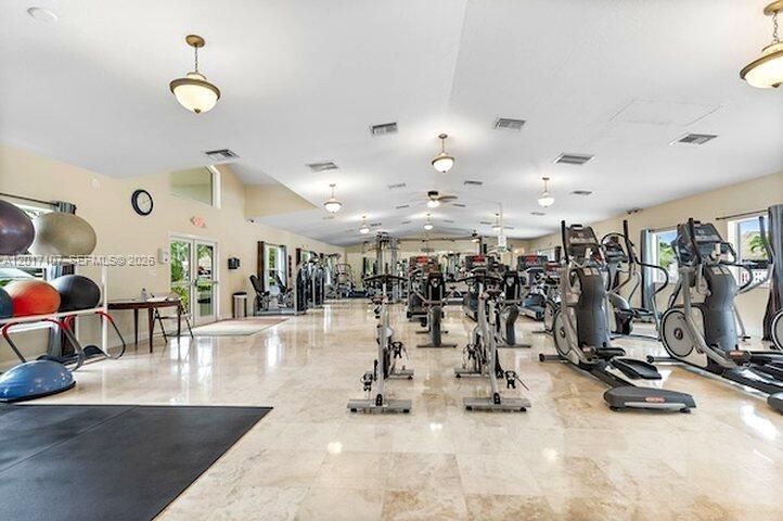 На продажу: $349,000 (0.12 acres)