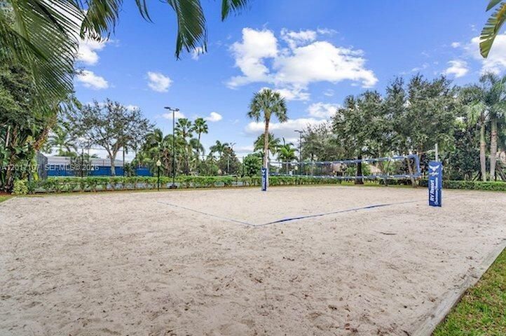 На продажу: $349,000 (0.12 acres)