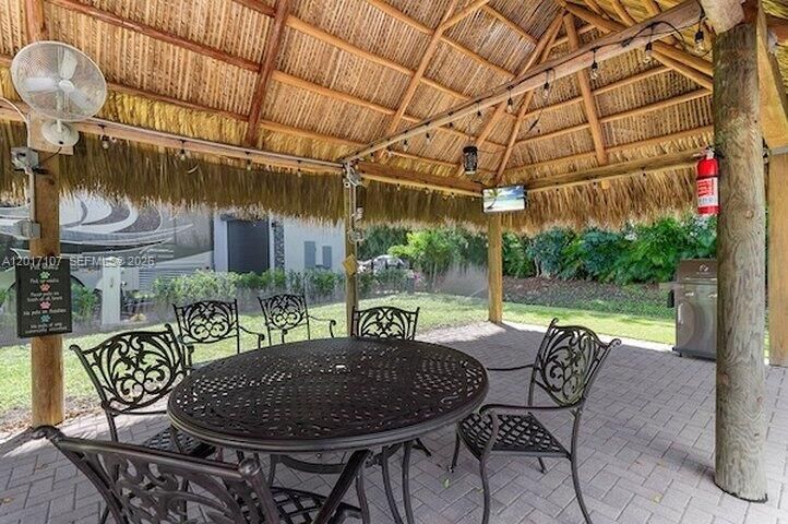 На продажу: $349,000 (0.12 acres)