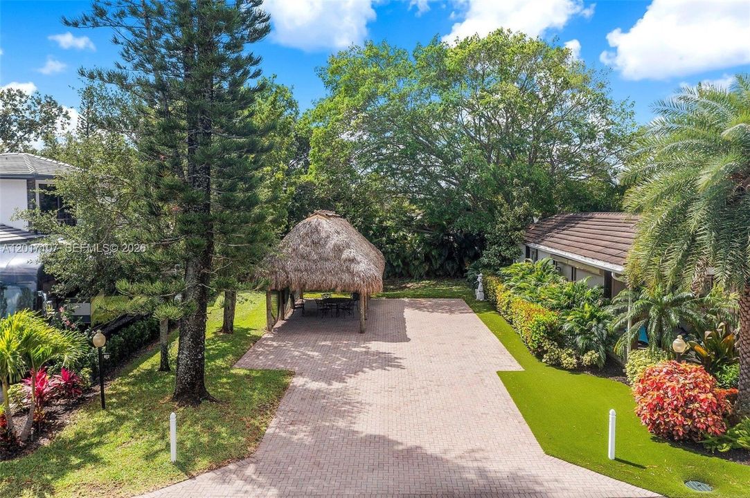 На продажу: $349,000 (0.12 acres)