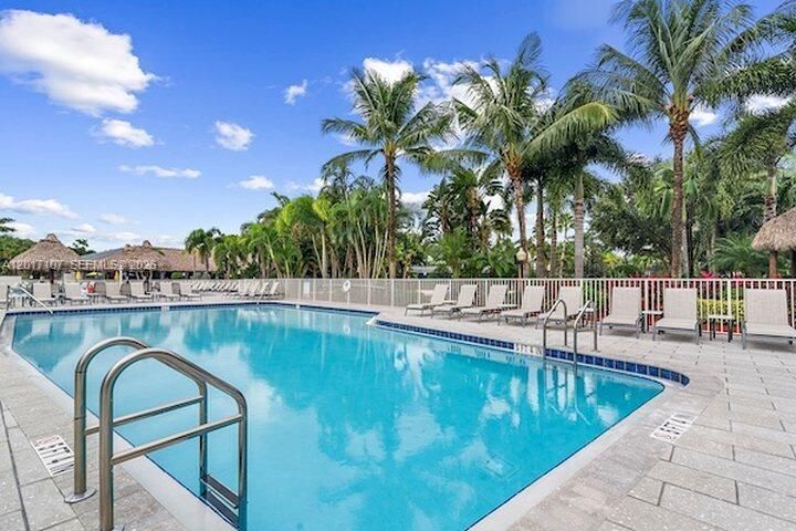 На продажу: $349,000 (0.12 acres)
