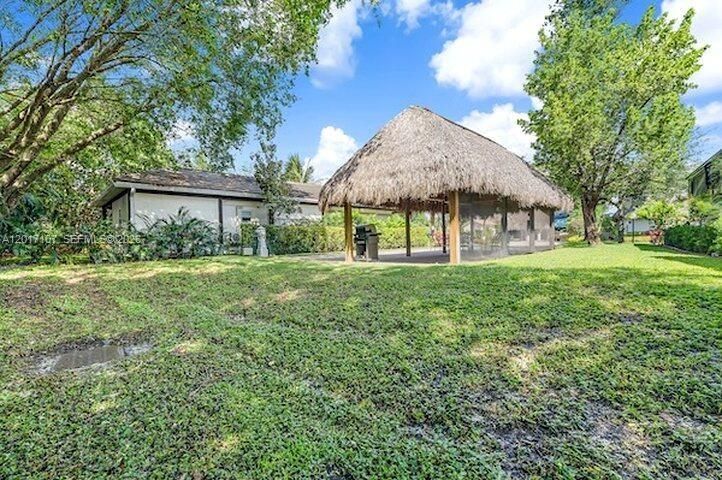 На продажу: $349,000 (0.12 acres)