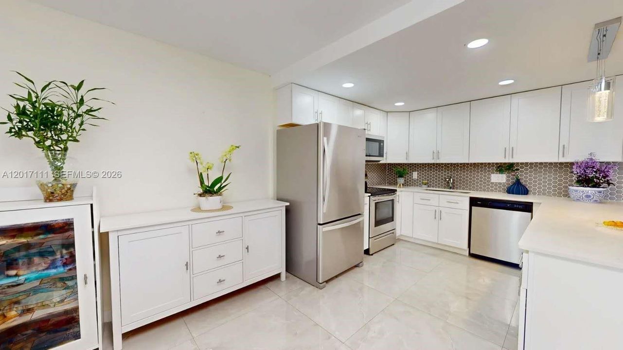 For Sale: $279,000 (2 beds, 2 baths, 1062 Square Feet)