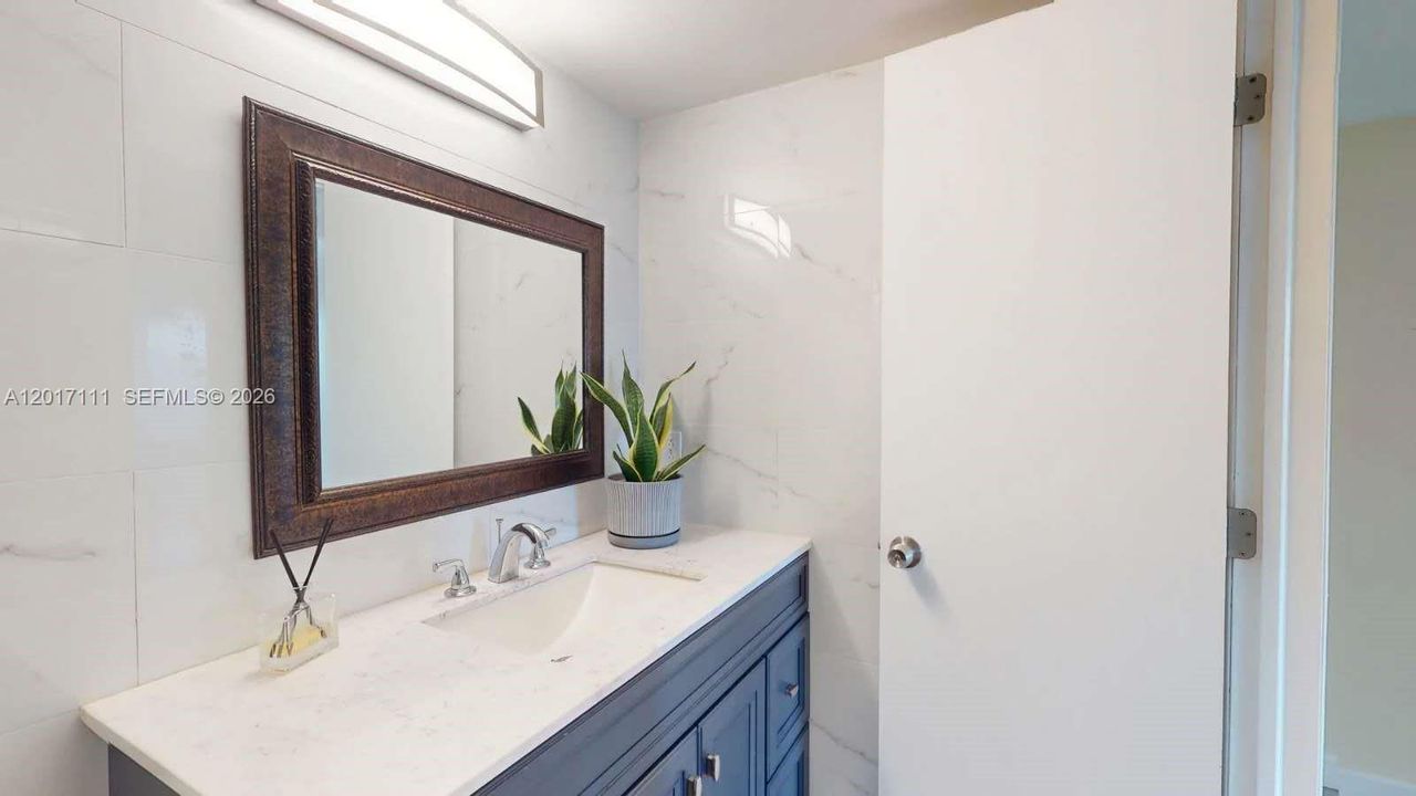 For Sale: $279,000 (2 beds, 2 baths, 1062 Square Feet)