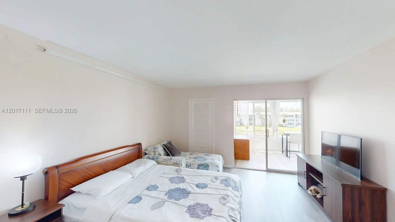 For Sale: $279,000 (2 beds, 2 baths, 1062 Square Feet)