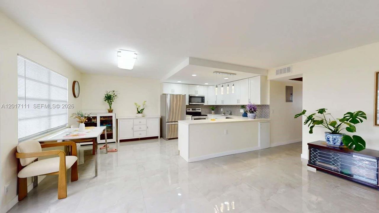 For Sale: $279,000 (2 beds, 2 baths, 1062 Square Feet)