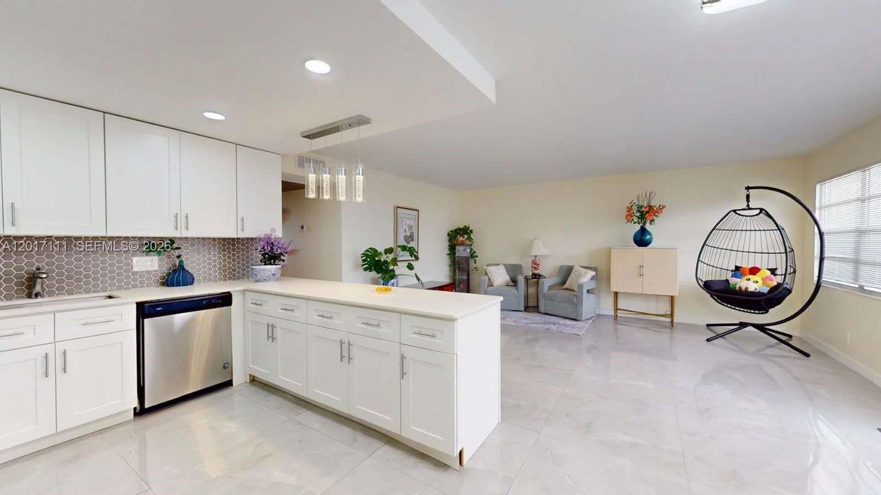 For Sale: $279,000 (2 beds, 2 baths, 1062 Square Feet)