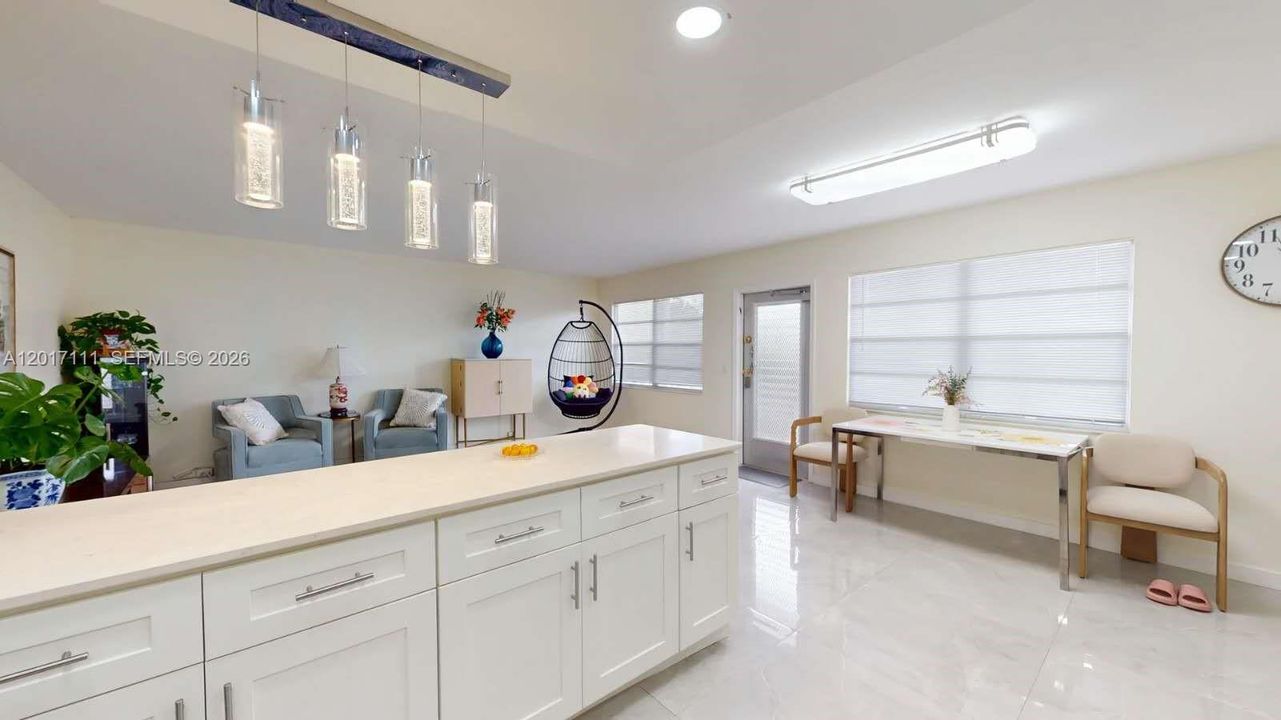 For Sale: $279,000 (2 beds, 2 baths, 1062 Square Feet)