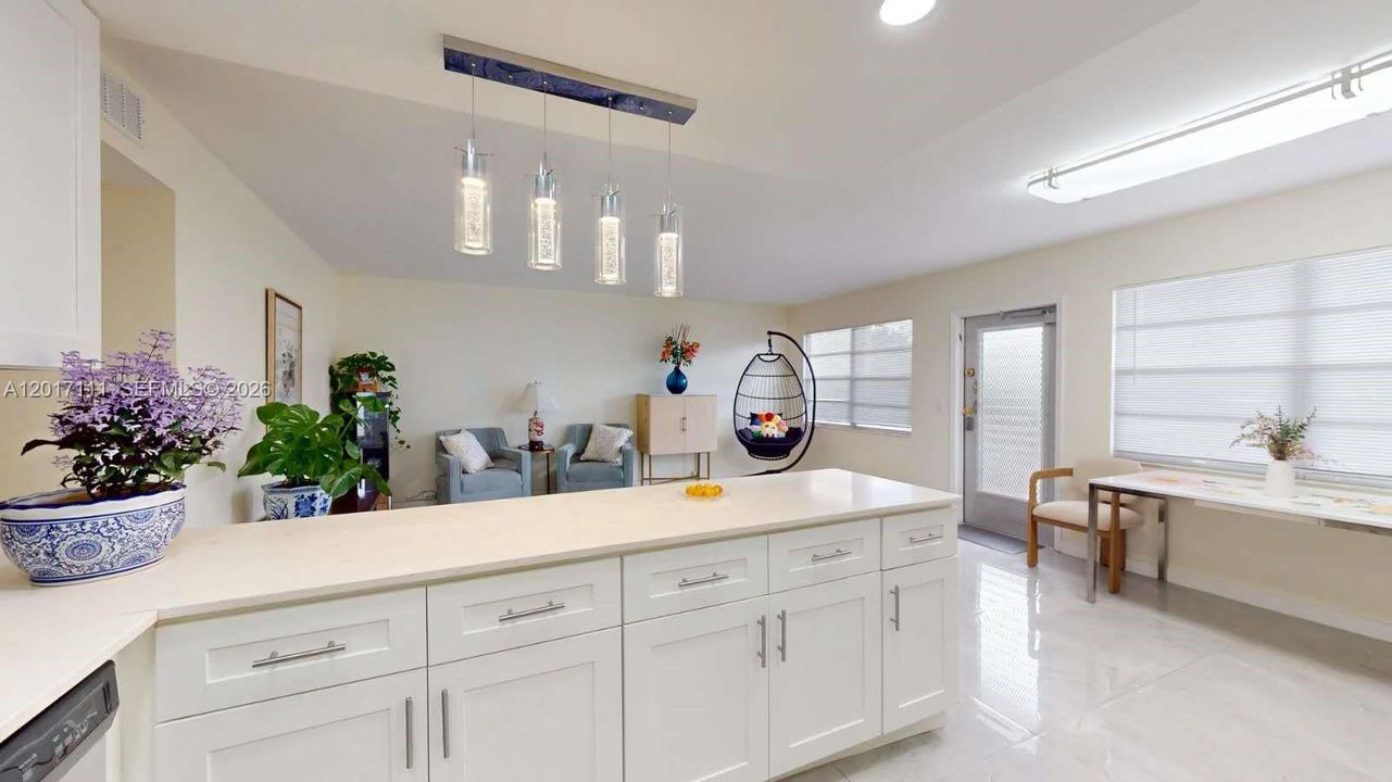 For Sale: $279,000 (2 beds, 2 baths, 1062 Square Feet)