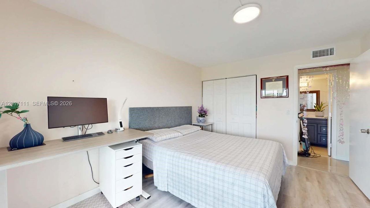 For Sale: $279,000 (2 beds, 2 baths, 1062 Square Feet)