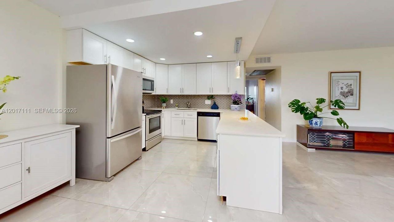 For Sale: $279,000 (2 beds, 2 baths, 1062 Square Feet)