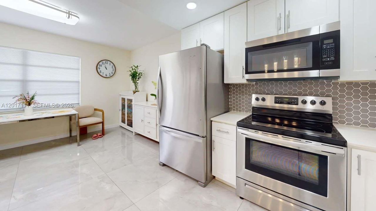 For Sale: $279,000 (2 beds, 2 baths, 1062 Square Feet)