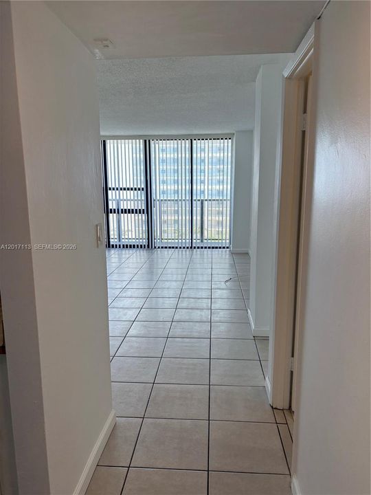 Activo con contrato: $2,300 (1 camas, 1 baños, 768 Pies cuadrados)