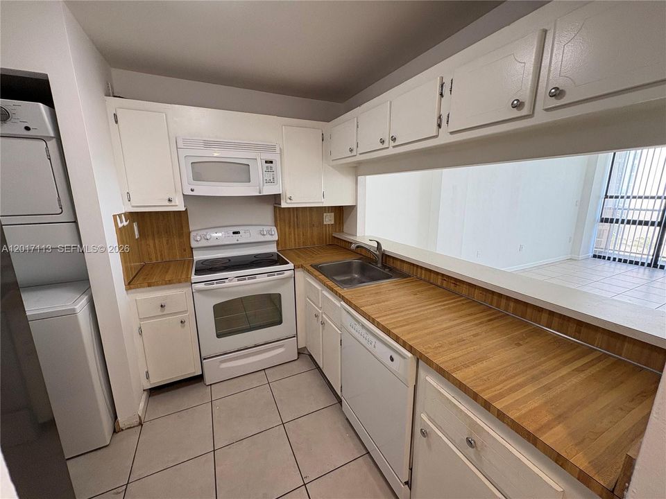 Activo con contrato: $2,300 (1 camas, 1 baños, 768 Pies cuadrados)